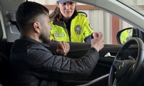 Hatay'ın Kadın Trafik Polisi: Yoğun Trafiğe Yön Veren Kahramanlar