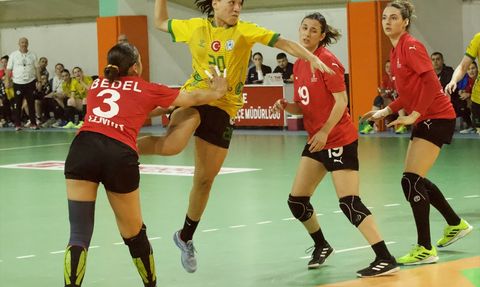 Hentbolda Görele Belediyespor, İzmir Büyükşehir Belediyespor'u Geçti