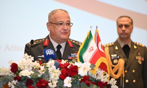 İran'nın Ordu Günü: Tarihi İlişkiler ve İşbirlikleri Vurgulandı