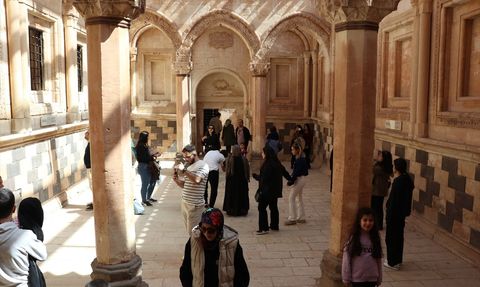 İshak Paşa Sarayı Bayramda Yoğun Ziyaretçi Akınına Uğradı