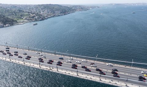 İstanbul'da Polis Korteji Coşkuyla Kutlandı