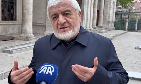 İstanbul'daki Deprem Anında Fatih Camisi'nde Sakinleştirici Rol Üstlenen Vaiz Hamdi Arslan