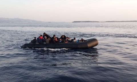 İzmir Çeşme Açıklarında 41 Düzensiz Göçmen Yakalandı