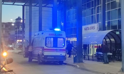 İzmir'de Bıçaklı Kavga: Bir Kişi Ağır Yaralandı