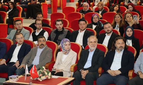 İzmir'de Liseler Arası Meclis Simülasyonu Etkinliği Başladı