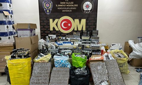 İzmir'de Tarihi Eser Operasyonu: 622 Sikke ve 66 Obje Ele Geçirildi
