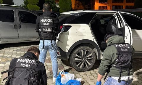 İzmir'de Uyuşturucu Operasyonu: Üç Şüpheli Tutuklandı