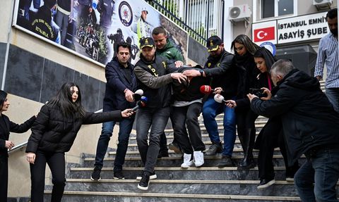 Kadıköy'de Bıçaklı Saldırı Sonrası Tehditler: 5 Şüpheli Adliyeye Sevk Edildi