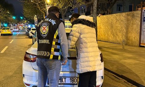 Kadıköy'de Sarkan Sürücüye ve Yolculara Ceza