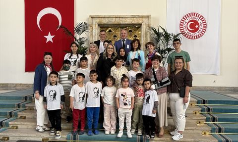 Kanseri Yenen İzmirli Çocuklar TBMM'yi Ziyaret Etti
