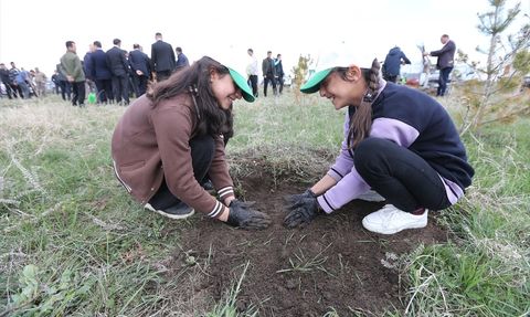 Kars'ta Meyve Bahçesi Projesi Başladı