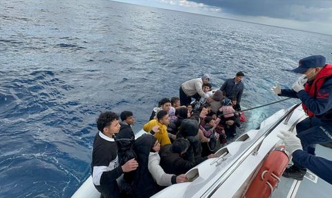 Kaş Açıklarında Düzensiz Göçmen Kurtarma Operasyonu