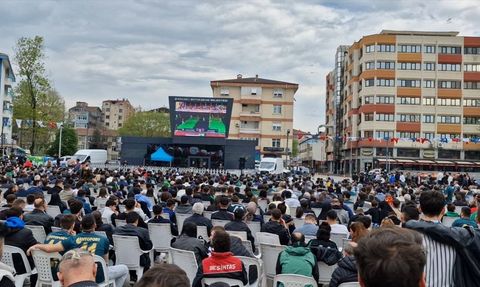 Kocaelispor ve Teksüt Bandırmaspor'un Maçı Dev Ekranda İzlenildi
