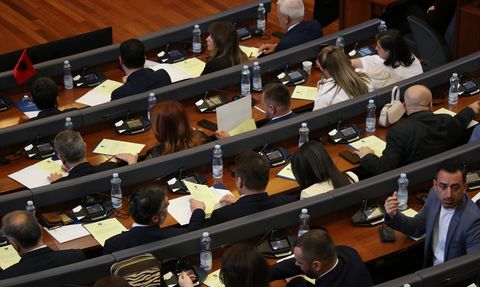 Kosova Meclisi'nin Başkanlık Seçimleri İleri Tarihe Ertelendi