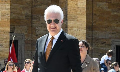 Küçük Hanımlar ve Küçük Beyler Anıtkabir'i Ziyaret Etti