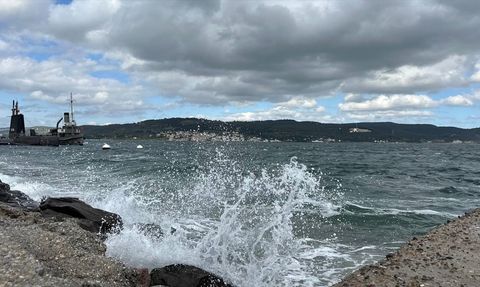 Kuzey Ege'de Fırtına Nedeniyle Feribot Seferleri İptal Edildi