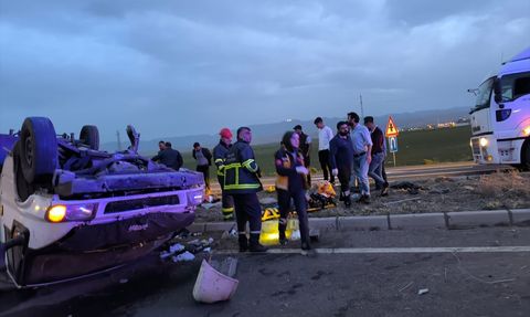 Mardin'de Trafik Kazası: Bir Çocuk Hayatını Kaybetti, Ebeveynler Yaralandı