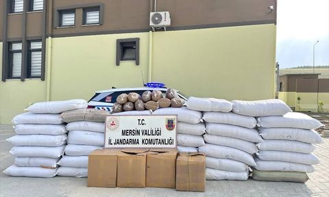 Mersin'de Yolcu Otobüsünde Kaçak Tütün Operasyonu