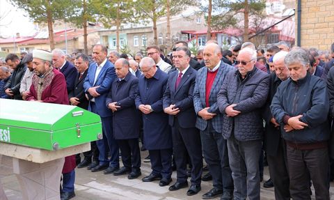 Milli Savunma Bakanı Yaşar Güler, Yengesi İçin Cenaze Törenine Katıldı