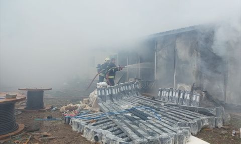 Muğla'da İşçi Konteynerlerinde Yangın Çıktı