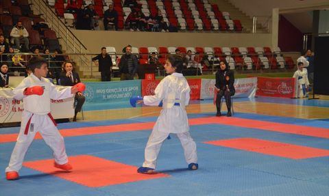 Muş'ta Okul Sporları Karate Şampiyonası Başladı