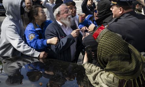 New York'ta Filistin Destekçileri ve İsrail Yanlıları Arasında Arbede