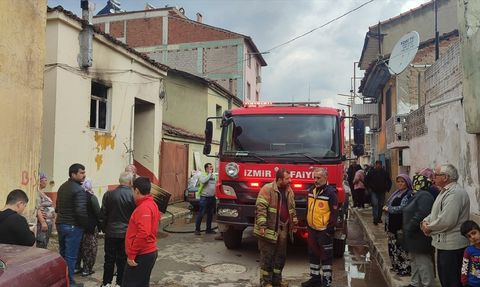 Ödemiş'te Çıkan Yangında 1 Kişi Hastaneye Kaldırıldı