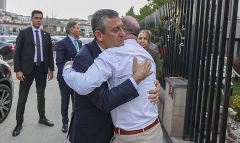 Özgür Özel'den İlhan Cihaner'e Taziye Ziyareti