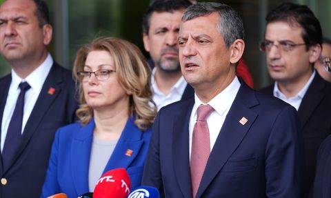 Özgür Özel'den Sırrı Süreyya Önder'e Geçmiş Olsun Ziyareti