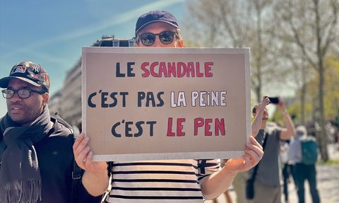 Paris'te Aşırı Sağa Karşı Gösteri Düzenlendi