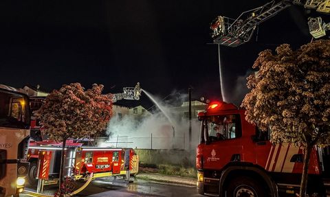 Pendik'teki Palet Fabrikasında Yangın Söndürüldü