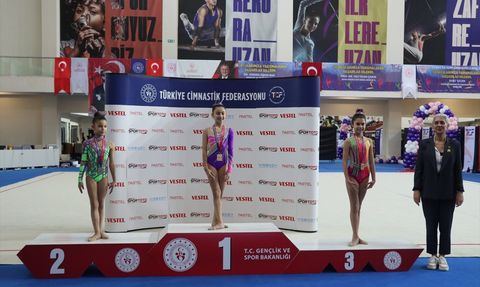 Ritmik Cimnastik Küçükler Federasyon Kupası Mersin'de Başladı