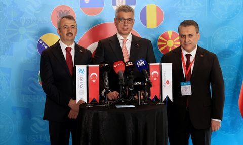 Sağlık Bakanı Memişoğlu'ndan Deprem ve Sağlık Turizmi Açıklamaları