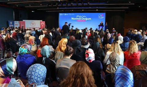 Samsun'da Doğal Olan Normal Doğum Sempozyumu Düzenlendi