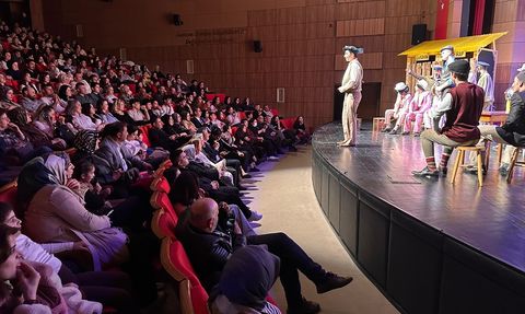 Samsun'da Keşanlı Ali Destanı Tiyatro Oyunu Sahnelendi