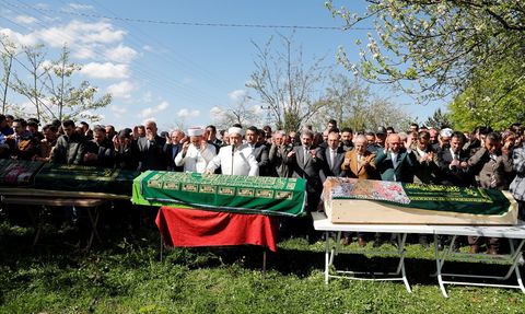 Samsun'daki Faciada Hayatını Kaybeden Baba ve İki Kızı Toprağa Verildi