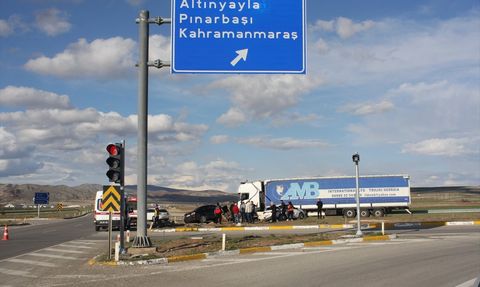 Şarkışla'da Trafik Kazası: 6 Yaralı