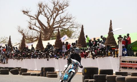 Senegal'de Motor Taksilerle Sürücü Güvenliği İçin Yarış Düzenlendi
