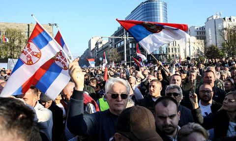 Sırbistan Cumhurbaşkanı Vucic'ten Yeni Hareket: Halk ve Devlet