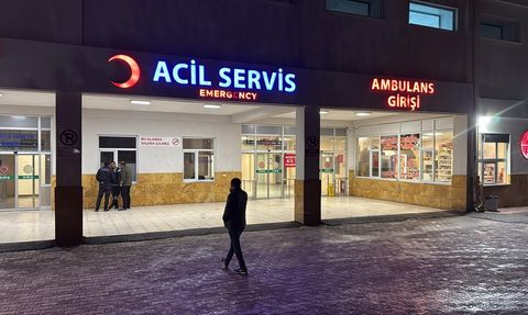 Sivas'ta 53 Üniversite Öğrencisi Gıda Zehirlenmesi Şüphesiyle Hastaneye Başvurdu