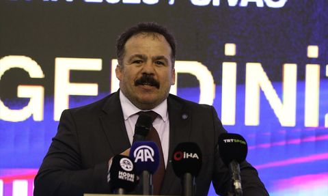 Sivas'ta İşitme Engelliler Türkiye Güreş Şampiyonası başladı