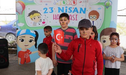 Suriyeli Çocuklar 23 Nisan Bayramını Öncüpınar'da Kutladı