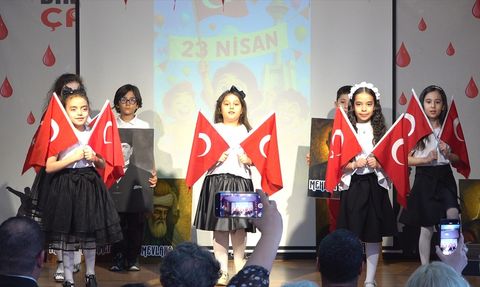 Tahran'da 23 Nisan Ulusal Egemenlik ve Çocuk Bayramı Coşkusu