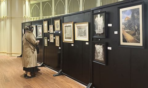 Taksim'de 'Haneden Dökülenler' Sergisi Açıldı