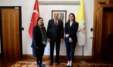 TBMM Başkanı Kurtulmuş, Vatikan Büyükelçiliğini Ziyaret Etti