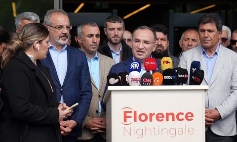 TBMM Başkanvekili Bekir Bozdağ, Sırrı Süreyya Önder'i Hastanede Ziyaret Etti