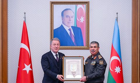 TBMM Savunma Komisyonu Başkanı Akar, Azerbaycan Savunma Bakanı ile Görüştü