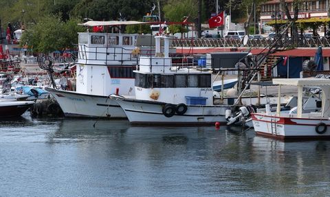Tekirdağlı Balıkçılar Poyraz Nedeniyle Limanda Bekliyor