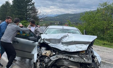 Tokat'ta Kamyon ile Otomobilin Çarpıştığı Kazada İki Kişi Hayatını Kaybetti