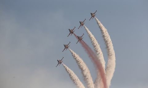 Türk Yıldızları Mersin Semalarında Unutulmaz Bir Gösteri Düzenledi